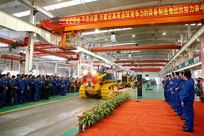 推土機(jī)月產(chǎn)千臺下線